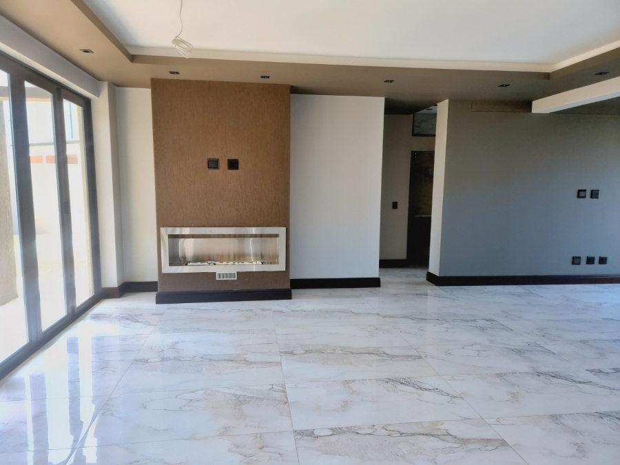 5 Bedroom Property for Sale in Parklands North Western Cape